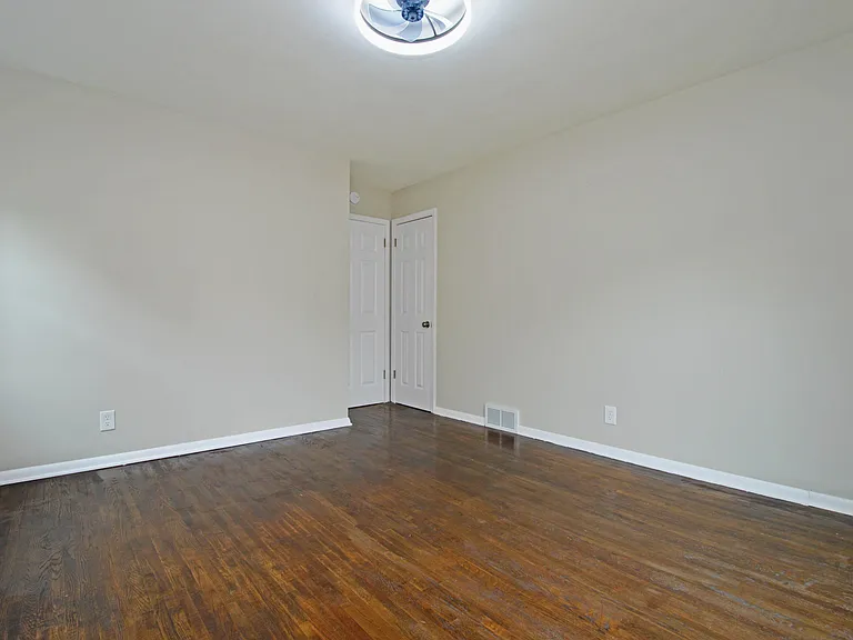 921 Oliver Ave N #921 — Photo 12