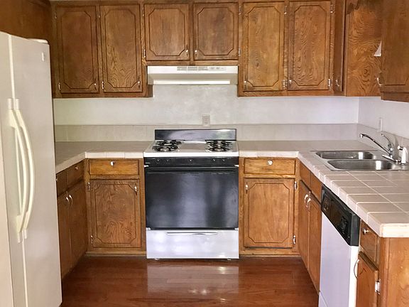 2nd image of 715 Buena Vista Ave