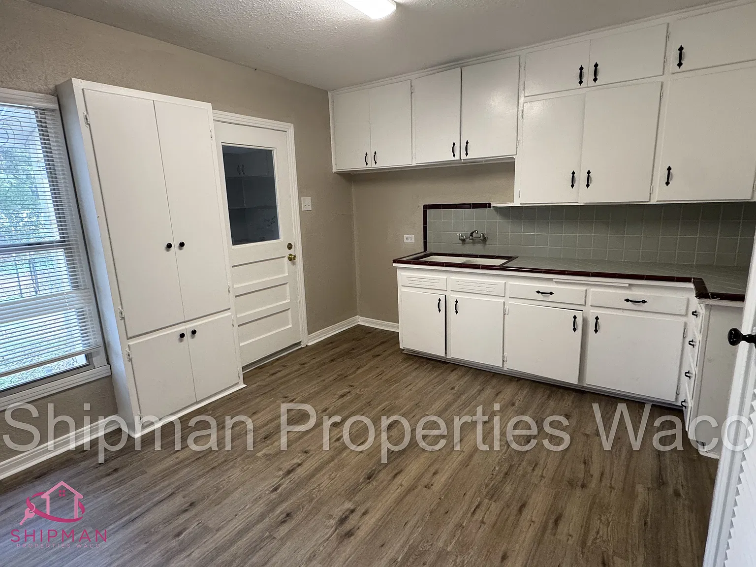 3811 Parkwood St - 1 — Photo 2