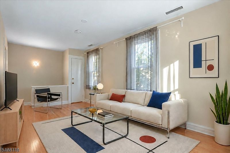 1st image of 27 Valley Rd Floor 2