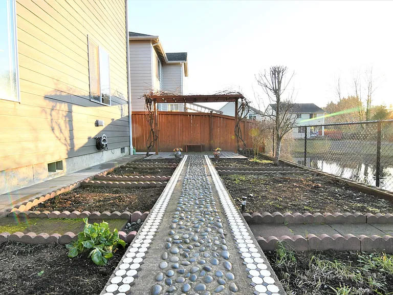 5013 Black Rock Loop SE — Photo 39