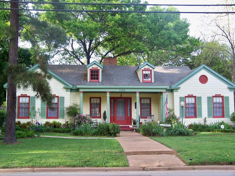 1st image of 1008 E Goliad Ave