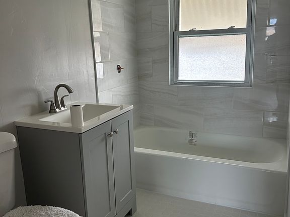 4th image of 1714 N 22nd Ave