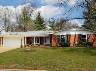 344 Greenbriar Ln, Ballwin, MO