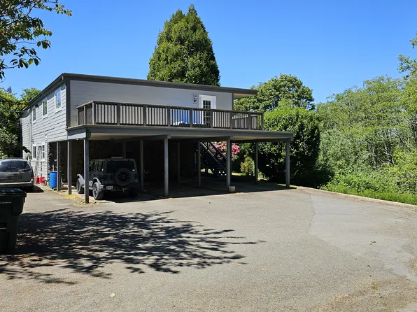 323 6th Ave APT 2, Coos Bay, OR 97420