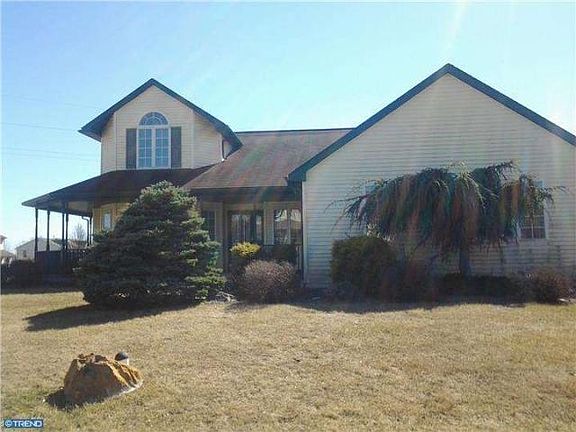2nd image of 118 Meadowcrest Ln