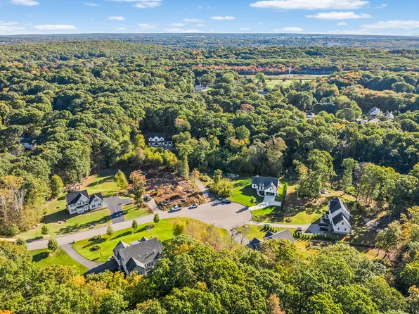 12 Kathryn Court, Waterford, CT 06385