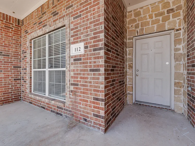 112 Singletree Ln — Photo 3