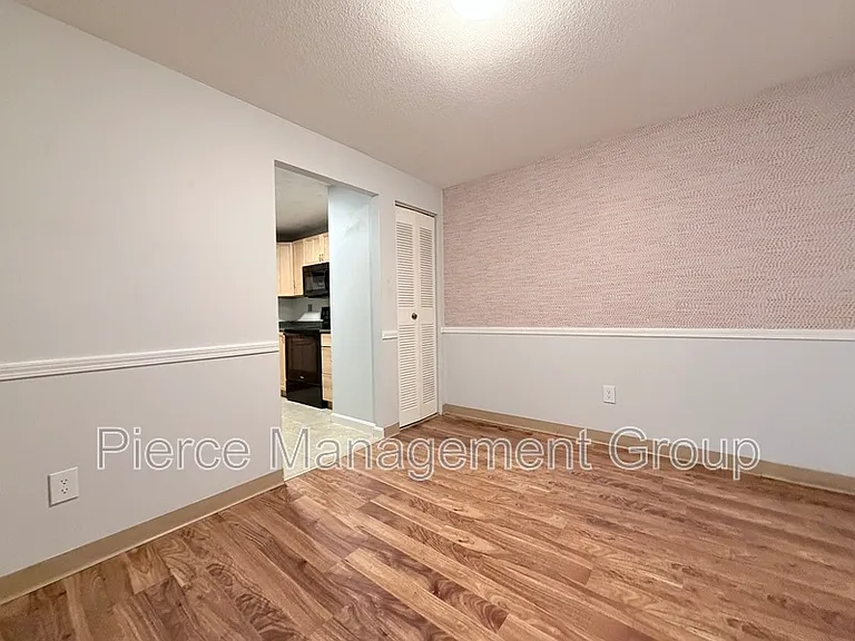123 English Village Rd — Photo 5