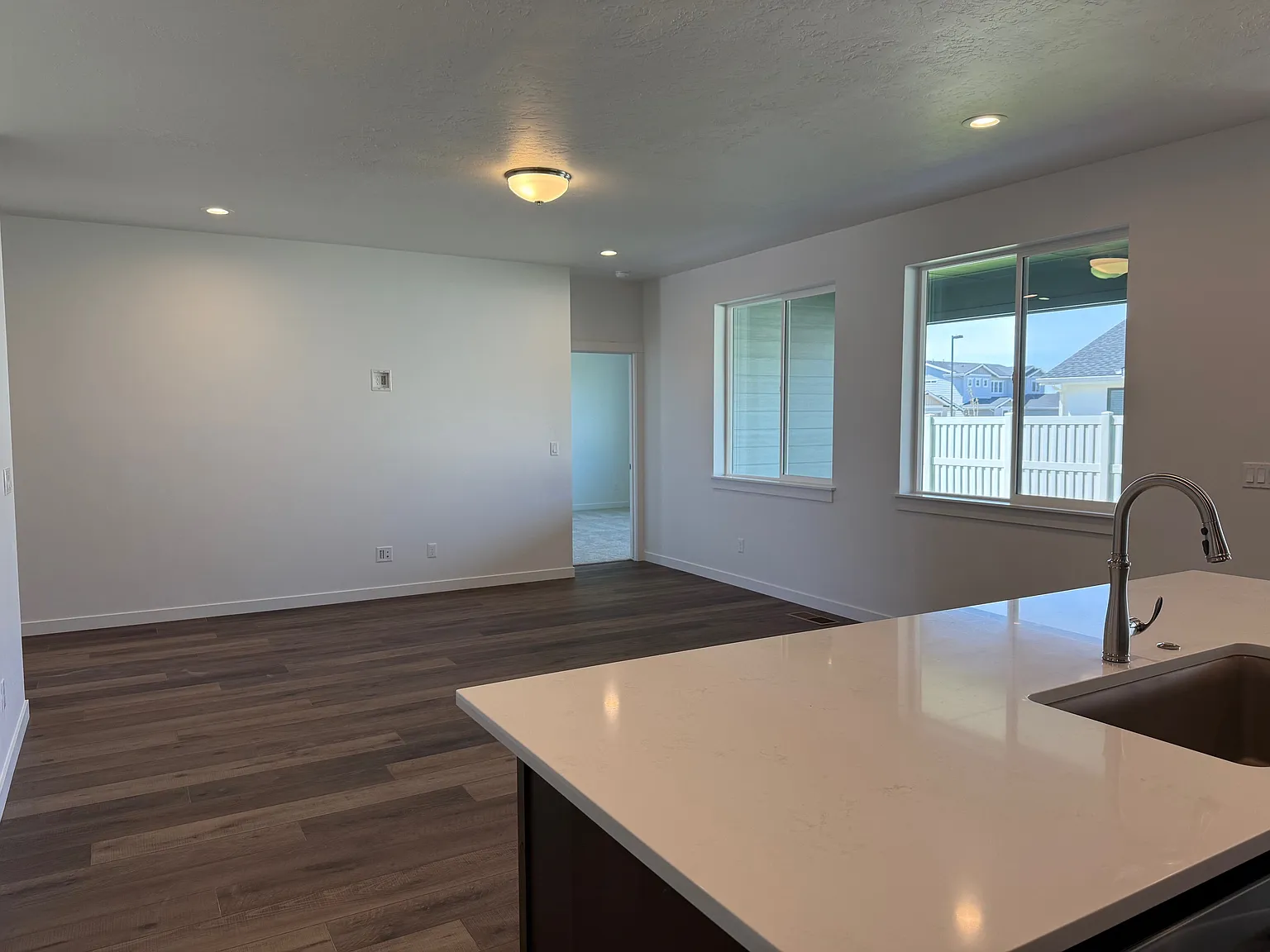 3 bed, 1558 sqft, $2,550 — Photo 3