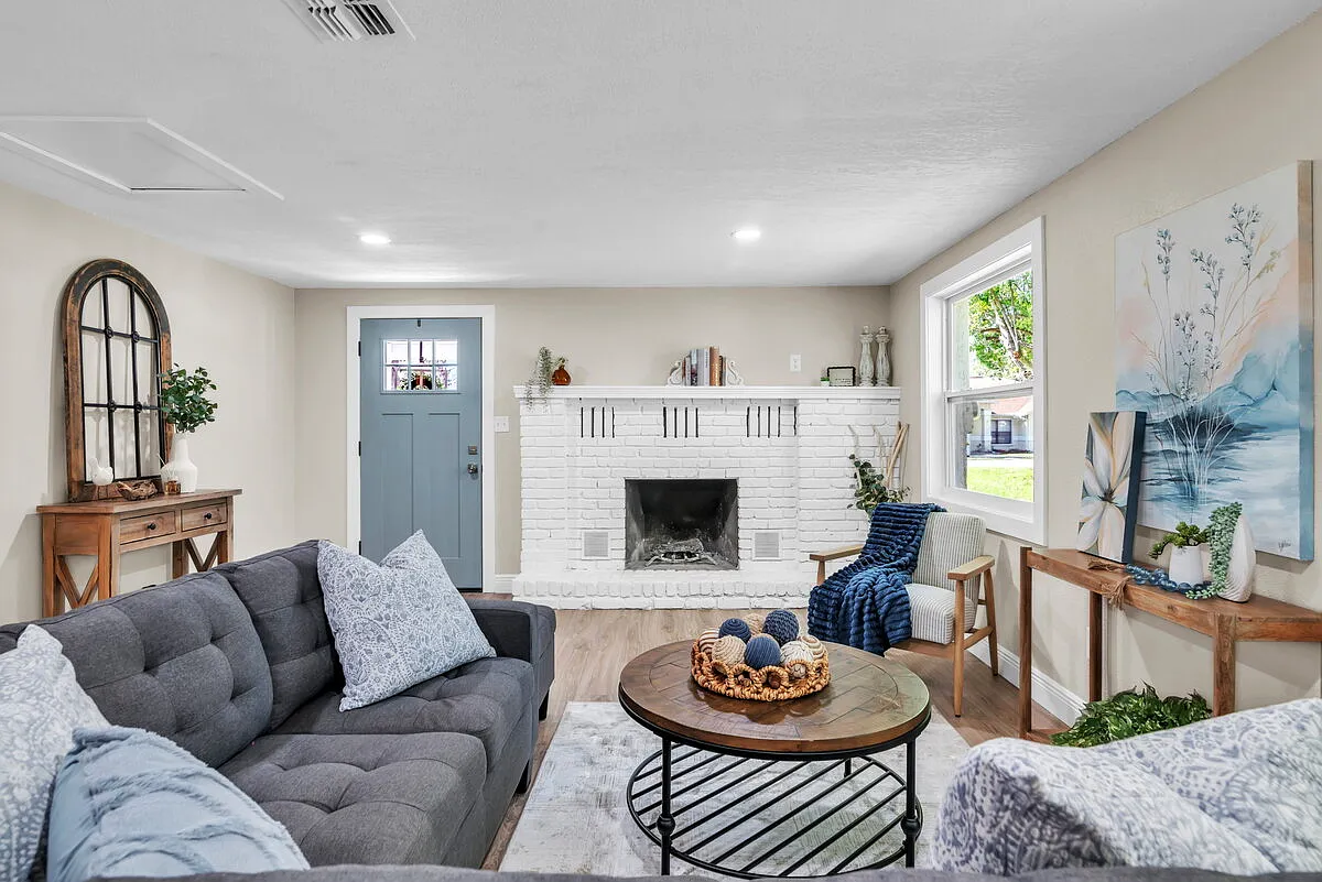 3 bed, 2.0 bath, 1652 sqft, $2,300 — Photo 4