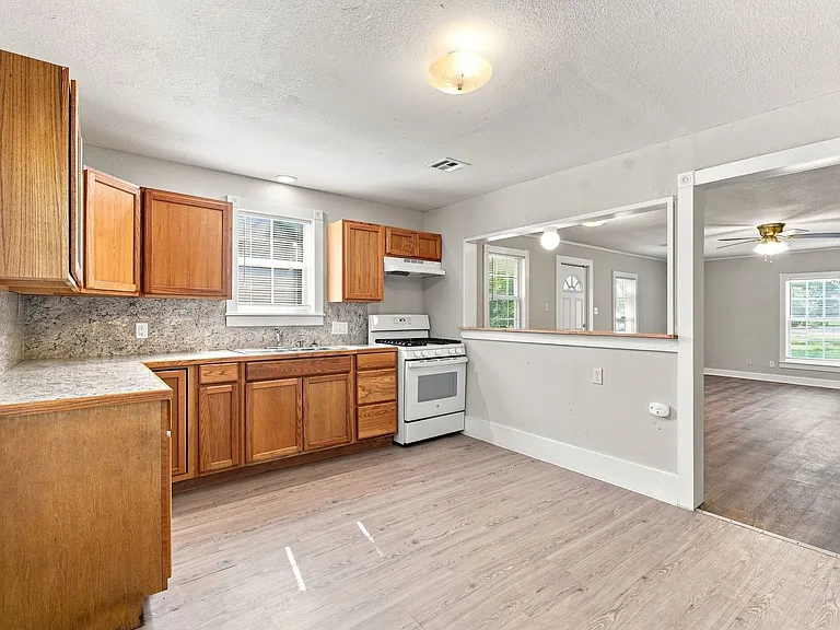707 N Gertrude Ave — Photo 10