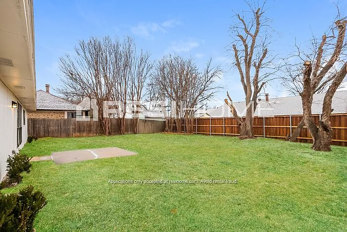2400 Redbrook Ct — Photo 13