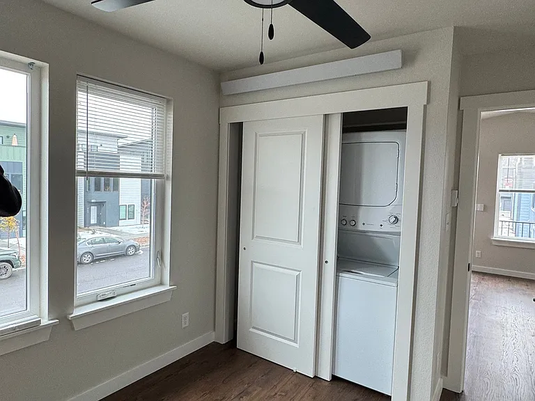 597 N Railroad St #A — Photo 2