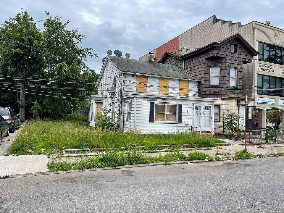2nd image of 30 Village Rd N
