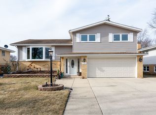 334 Wilkins Dr, Des Plaines, IL 60016