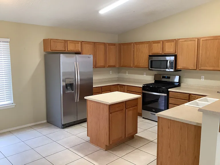 6609 Country Hills Ct NW — Photo 2