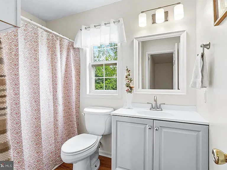 18 Robindale Dr — Photo 12