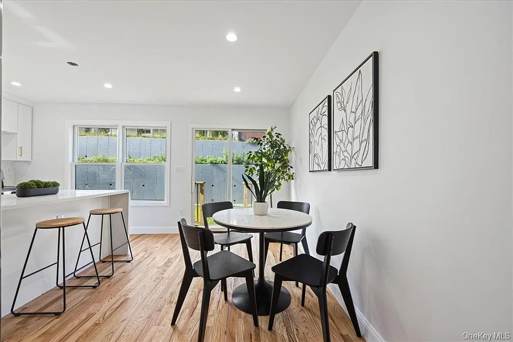 3 bed, 2500 sqft, $5,500 — Photo 2