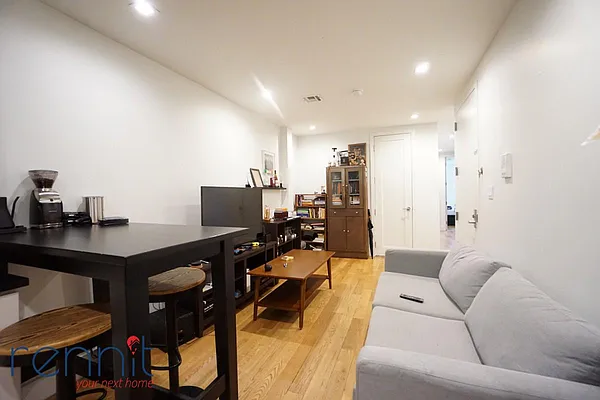 Rented by Rennit Inc. | media 45