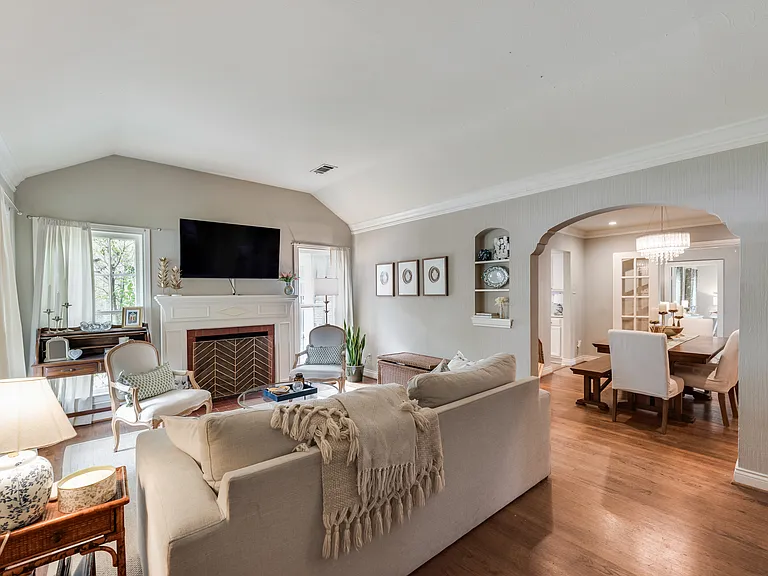 6219 Revere Pl — Photo 3