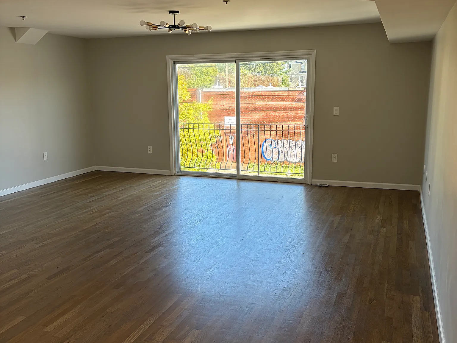 3 bed, 1500 sqft, $3,000 — Photo 2