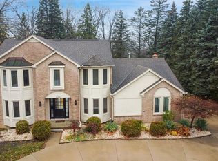 37398 Emerald Forest Dr, Farmington Hills, MI 48331