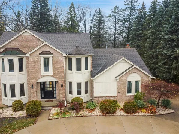 37398 Emerald Forest Dr, Farmington Hills, MI 48331
