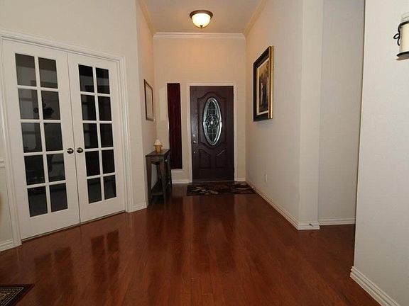 3rd image of 301 McKinney Trl