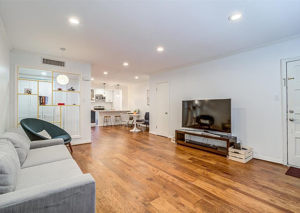 1st image of 1807 Stoney Brook Dr APT 103
