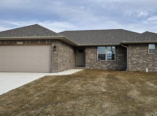 1702 S Landrum St, Mount Vernon, MO 65712