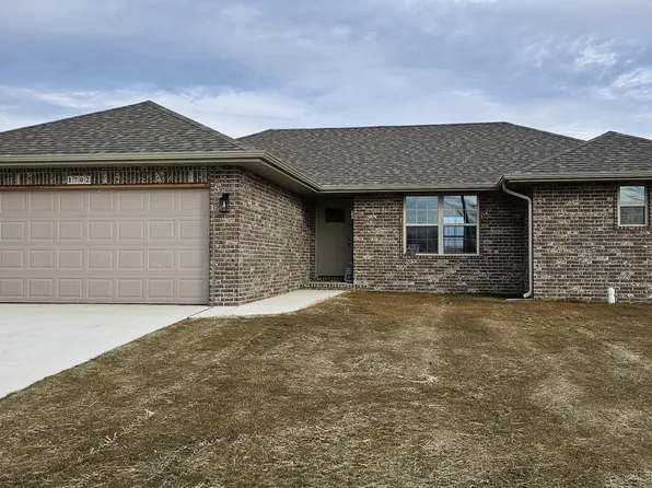 1702 S Landrum Street, Mt Vernon, MO 65712