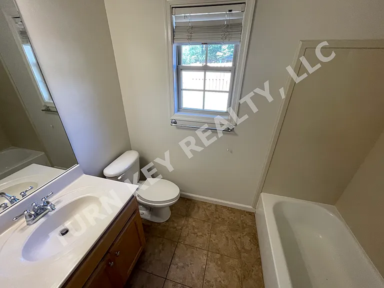 112 Vann Cir — Photo 3