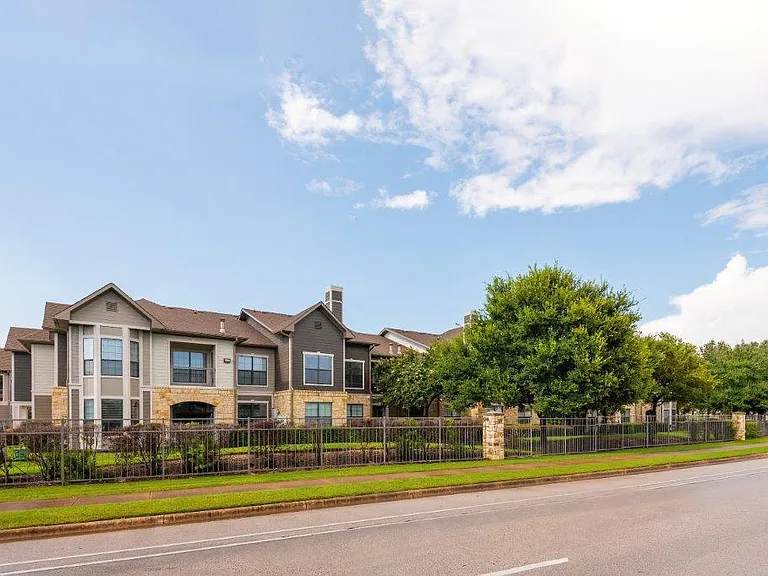 The Langdon on Parmer — Photo 49