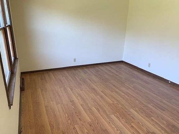 2nd image of 180 N Lincoln Ave