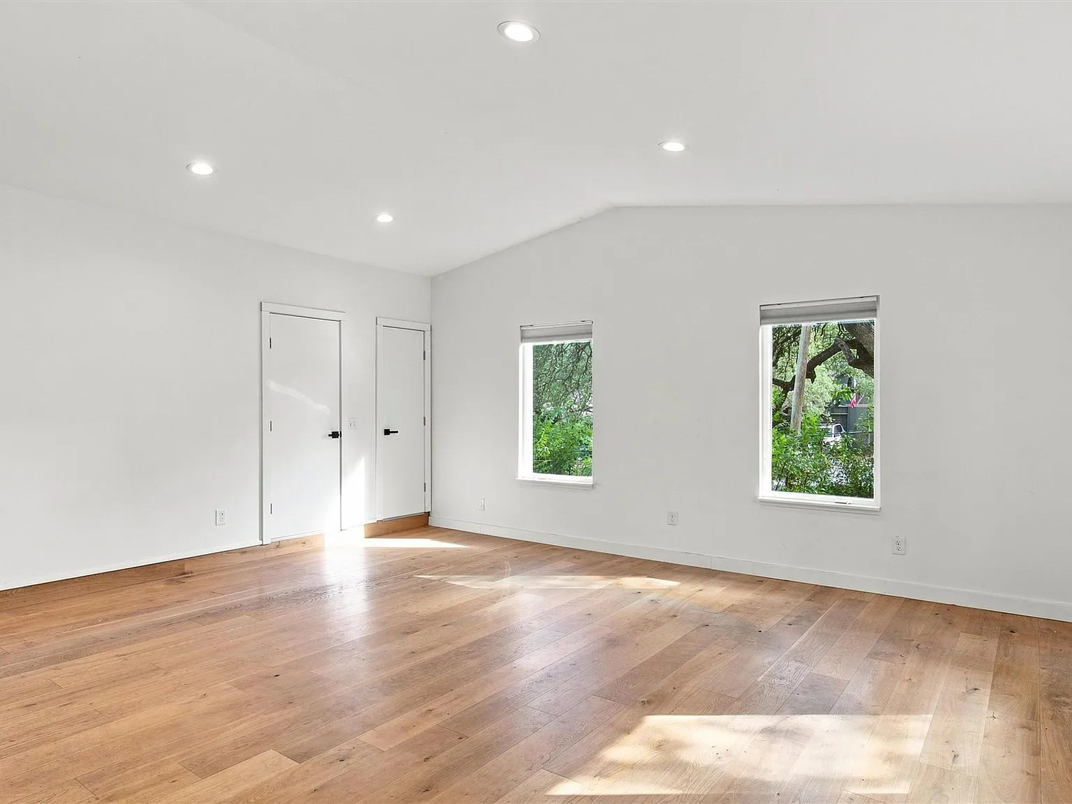 3 bed, 2.0 bath, 1466 sqft, $2,650 — Photo 3
