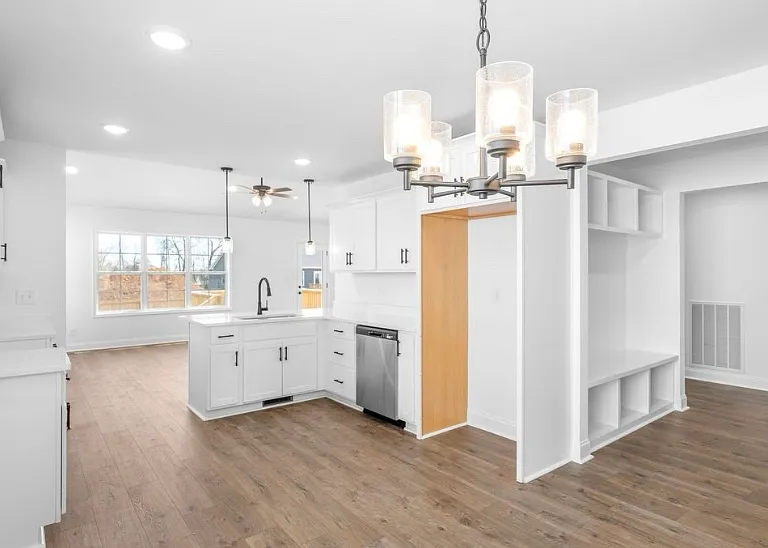 1208 Elizabeth Ln — Photo 6