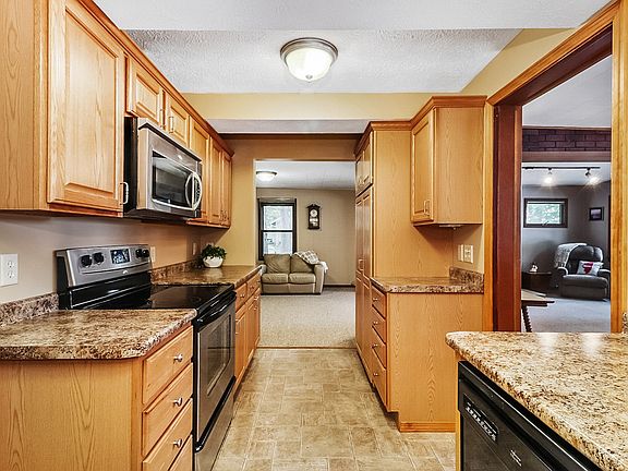3rd image of 24773 Thorn Apple Ln