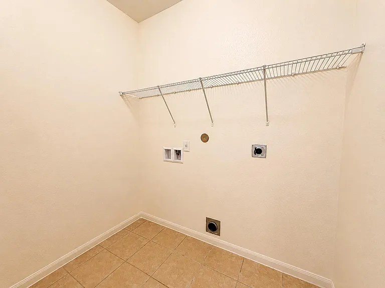 8739 Leclaire Meadow Dr — Photo 19