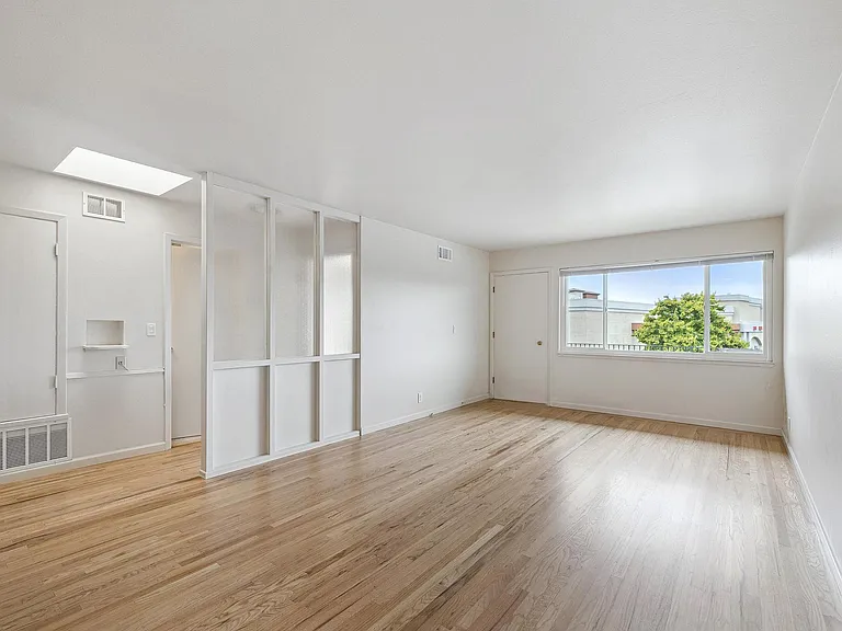 131 S Magnolia Ave #2 — Photo 3