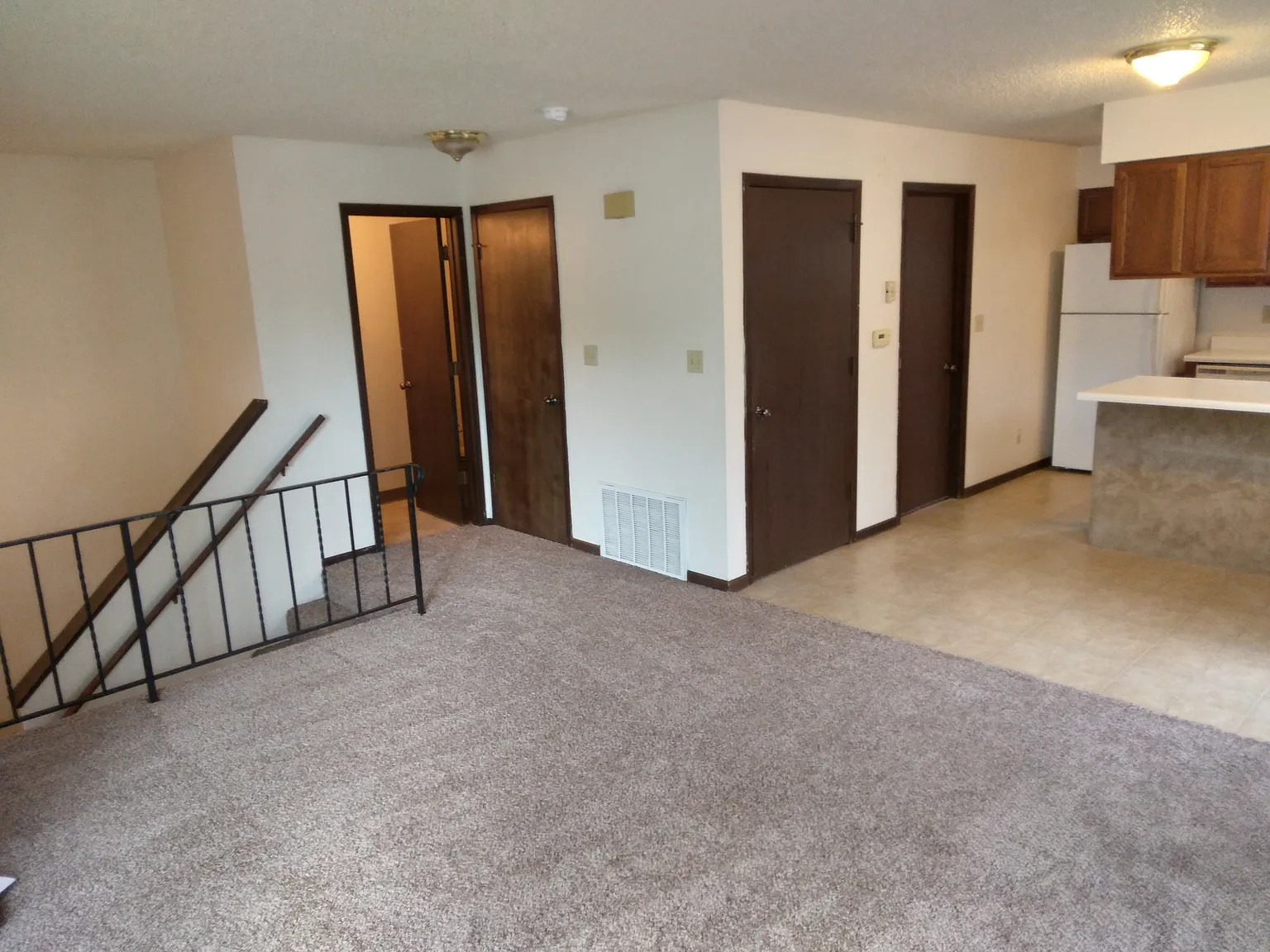 3 bed, 1.5 bath, 1160 sqft, $1,200 — Photo 3