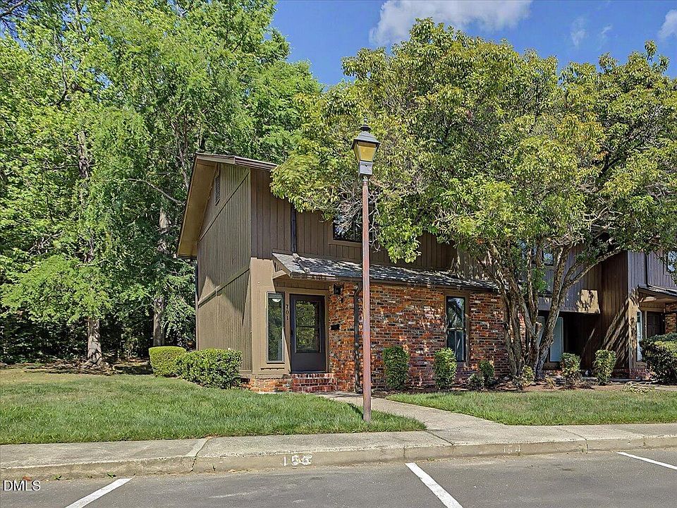 1st image of 701 Oak Tree Dr