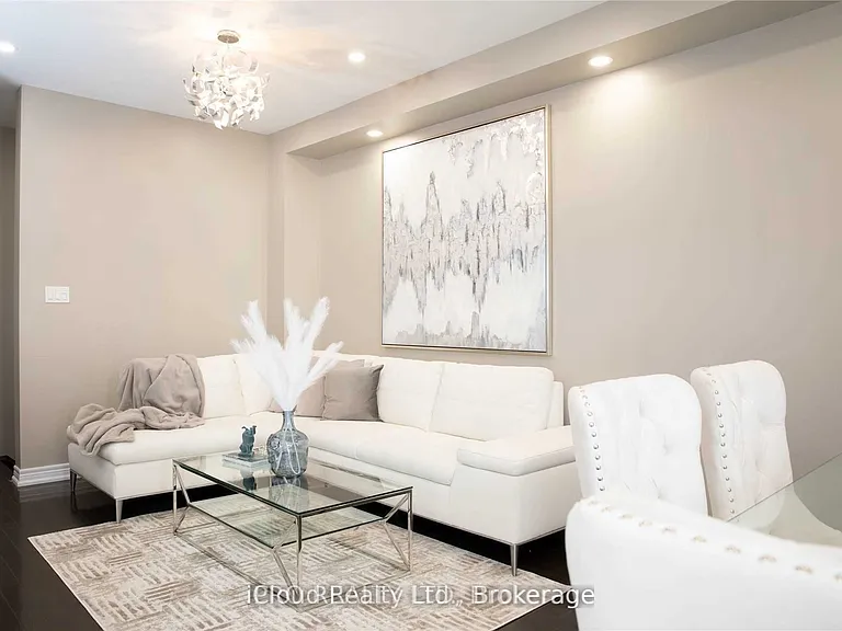 5 Chesterwood Cres — Photo 3