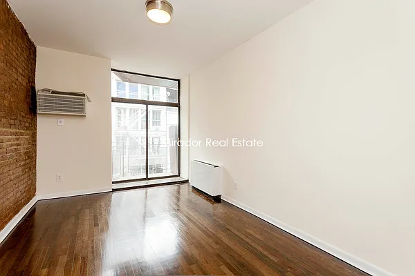 Rented by Mirador Real Estate | media 23