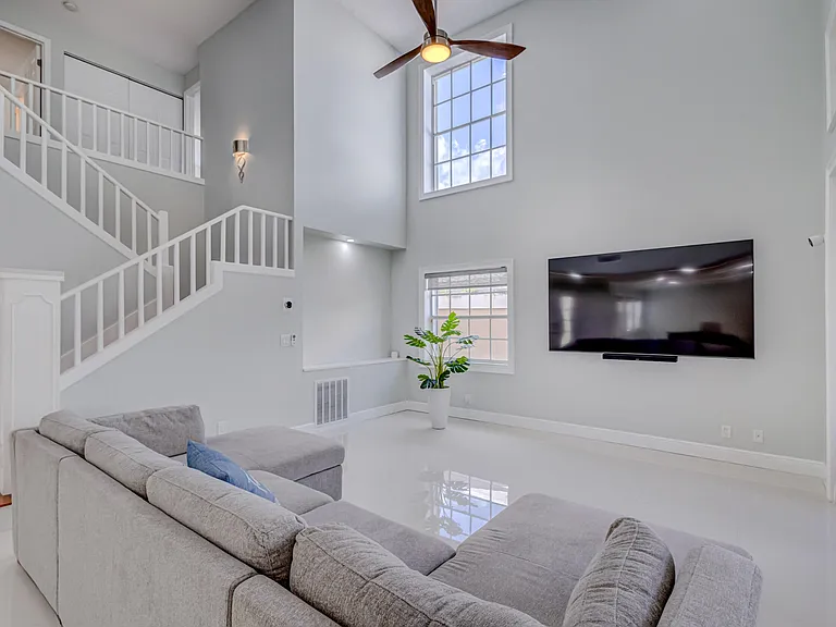 17 Selby Ln — Photo 10
