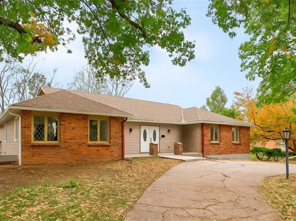 8641 Broadmoor St, Overland Park, KS 66212