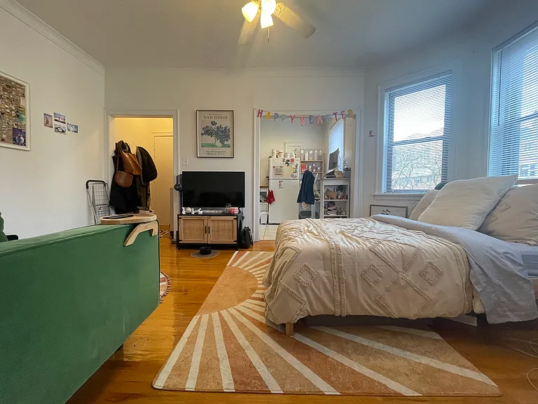 3812 N Pine Grove Ave — Photo 6