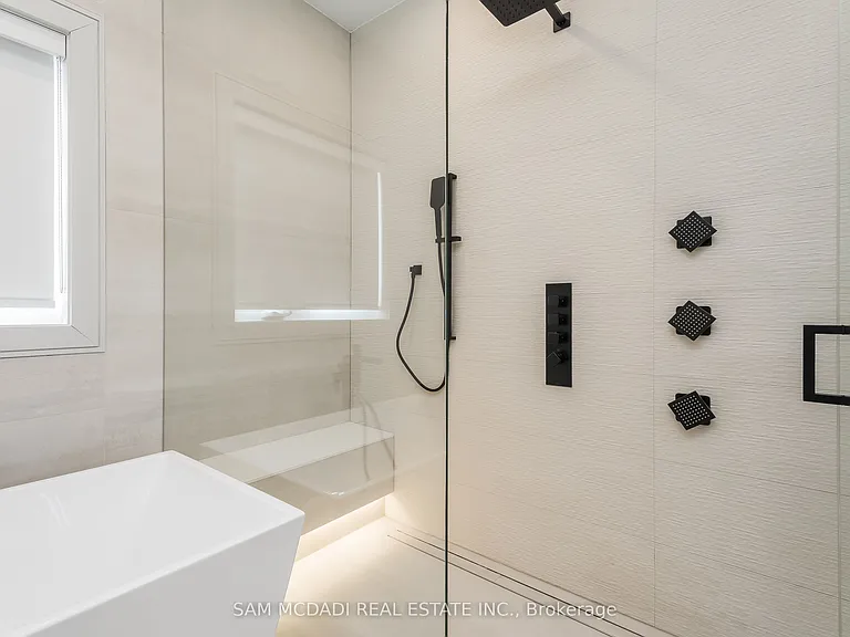 1019 Strathy Ave — Photo 20