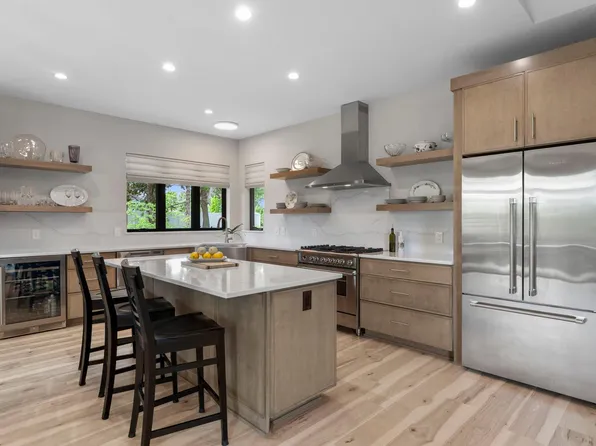 10821 Blossom Rd, Eden Prairie, MN 55347