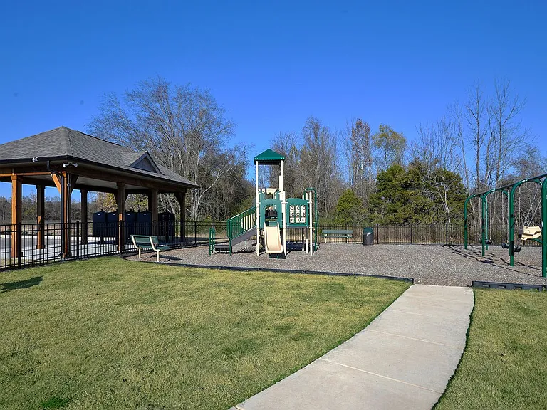 5711 Cloverwood Dr — Photo 24